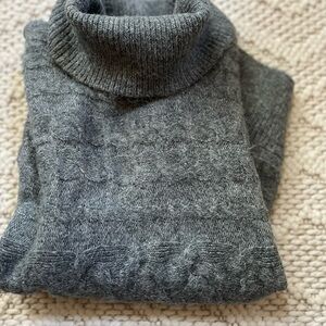 XXL gray cable knit pattern vest w turtleneck super soft like fur
